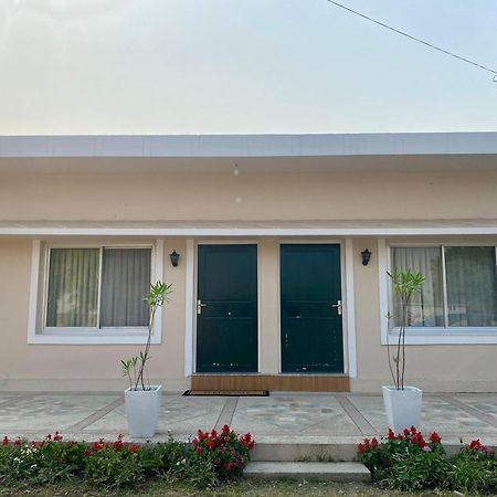 The Bougainvillea Cottage Farmstay Near Dehradun , 2 Bedroom Private Cottage Next To Fields And Orchards With Hill Views ภายนอก รูปภาพ