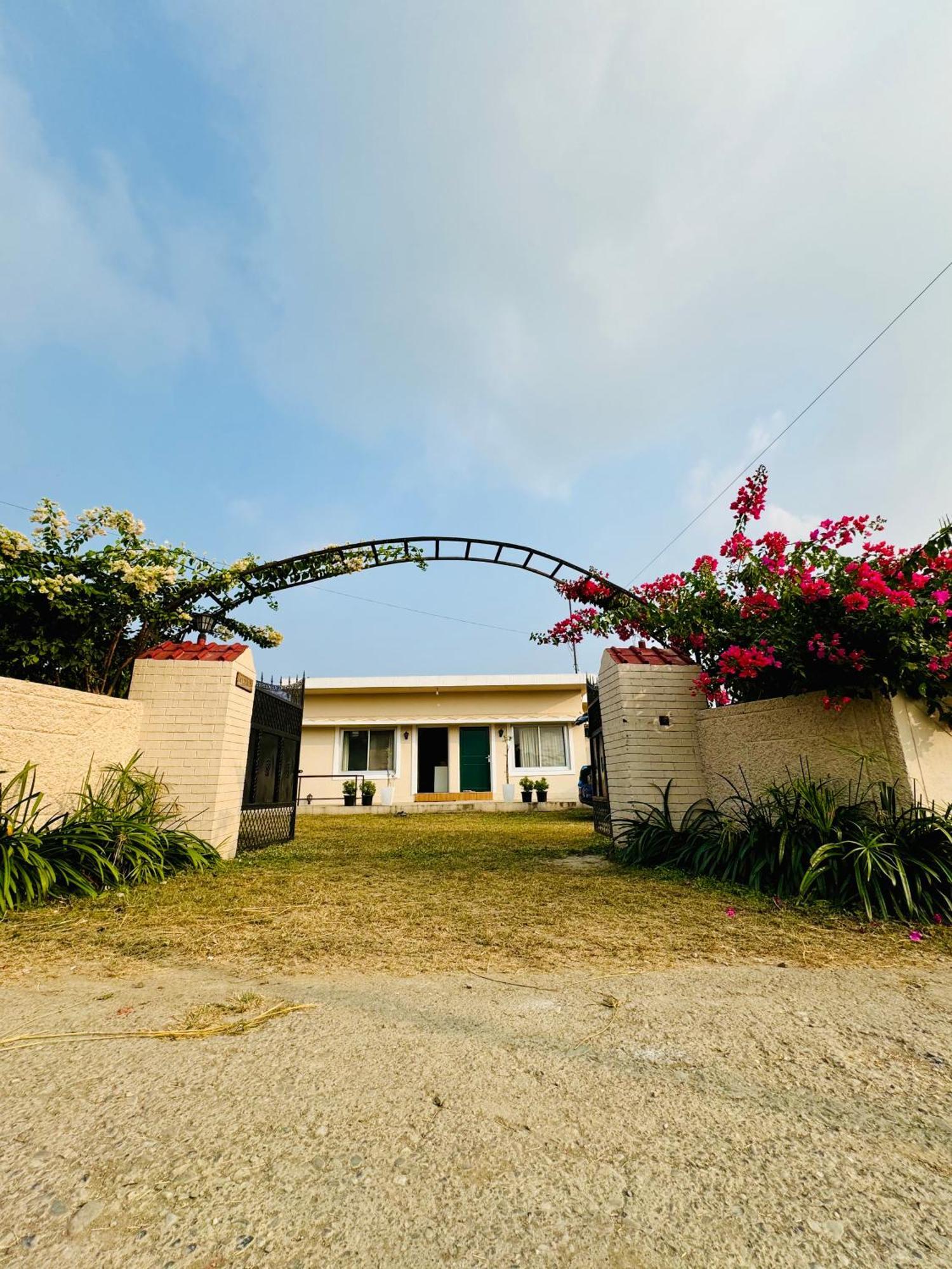 The Bougainvillea Cottage Farmstay Near Dehradun , 2 Bedroom Private Cottage Next To Fields And Orchards With Hill Views ภายนอก รูปภาพ